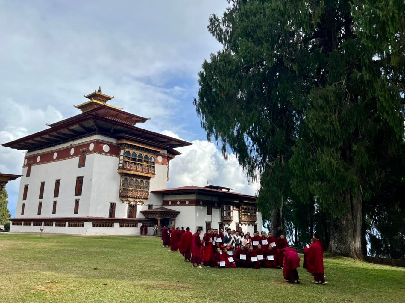 རྟ་ལོའི་ལས་འགུལ།
ཟླཝ་ངོ་གཅིག་གི་རིང་ དགེ་སློང་མི་སྡེ་ལས་རིམ་ཅིག་ཨིན་མི་ བརྡ་དོན་བརྒྱུད་འབྲེལ་གྱི་ཤེས་ཡོན་སློབ་སྦྱོང་འདི་ ཁ་ཙ་རྟ་ལོ་མ་ཆེན་ནང་ལུ་སྦེ་བརྩི་སྲུང་ཞུ་གནང་ཡི།
ལས་རིམ་འདི་ བཤད་གྲྭའི་དབུ་འཛིན་གྱིས་དབུ་ཞུགས་མཛད་གནང་ཡི།
VTOB ཀྱིས་ཧོངས་ལས་ དབུ་འཛིན། སློབ་དཔོན་དང་དགེ་སློང་ཡོངས་ལུ་ ང་བཅས་ལུ་ཞབས་ཏོག་ཕུལ་ནི་གོ་སྐབས་གནང་མི་ལུ་ བཀྲིན་དགའ་ཚོར་ཡོད་ཟེར་ཞུ་ནི་ཨིན།
མ་འོངས་པ་ལུ་ཡང་ དེ་བཟུམ་མའི་མཉམ་འབྲེལ་གྱི་ལཱ་འབད་ནི་རེ་བ་སྦོམ་ཡོད།
དགེ་སློང་དང་ཨ་ཎེམ། རྒན་ཤོས་ཚུ་གི་དོན་ལུ་ VTOB ལུ་ འབྲེལ་ཡོད་ཀྱི་ལས་རིམ་ འབྲི་ལྷག་དང་ཨང་རྩིས། དེ་ལས་ བརྡ་དོན་ཤེས་ཡོན་ཚུ་ཡོདཔ་ཨིན།
ཁ་གསལ་གྱི་དོན་ལུ་ འགྲུལ་འཕྲིན་ཨང་ ༧༧༤༣༨༨༠༠ ནང་འབྲེལ་བ་མཛད་གནང་།
𝗧𝗮𝗹𝗼 𝗖𝗵𝗮𝗽𝘁𝗲𝗿: The end of a month long ICT for Monks outreach program at 𝗧𝗮𝗹𝗼𝗴 𝗦𝗮𝗻𝗴𝗮𝗴 𝗖𝗵𝗼𝗲𝗹𝗶𝗻𝗴 𝗦𝗵𝗲𝗱𝗿𝗮 was celebrated today in the sacred Machen of Talo. The program was graced by the Shedra Udzin. VTOB is thankful to the Udzin, Lopens and Monks for the opportunity to provide our services.
We look forward to our future collaborations.
📍 VTOB has programs for monks, nuns and adults in the field of Literacy, Numeracy and ICT. Please contact 77438800 for further information.